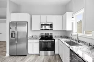 1528 Oakdale Green Dr, Charlotte, NC 28216 - Photo 5