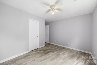 1528 Oakdale Green Drive, Charlotte, NC 28216 - Photo 21