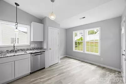 1528 Oakdale Green Drive, Charlotte, NC 28216 - Photo 7