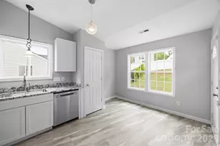 1528 Oakdale Green Dr, Charlotte, NC 28216 - Photo 7