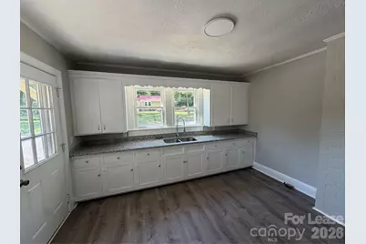 704 N Miller Avenue, Statesville, NC 28677 - Photo 3