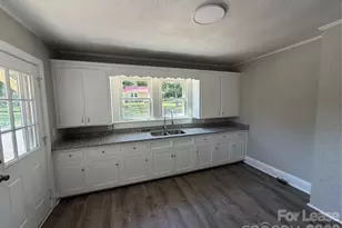 704 N Miller Ave, Statesville, NC 28677 - Photo 3