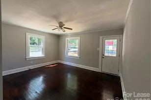 704 N Miller Ave, Statesville, NC 28677 - Photo 7