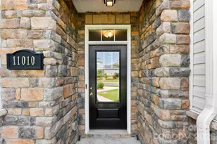 11010 Chalkbark Ln, Charlotte, NC 28262 - Photo 1