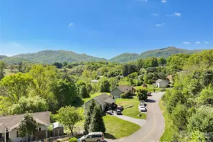 373 Barefoot Rdg, Clyde, NC 28721 - Photo 7
