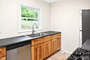 34 Wolfe Cove Rd, Asheville, NC 28804 - Photo 25