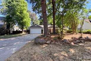 13622 Tynecastle Ln, Matthews, NC 28105 - Photo 17
