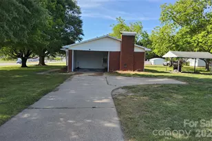 113 Kings Dr, Forest City, NC 28043 - Photo 3