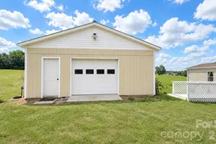 319 Jm Lovelace Rd, Ellenboro, NC 28040 - Photo 11