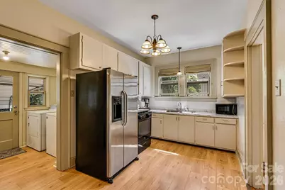 220 W 8th Street, Newton, NC 28658 - Photo 9