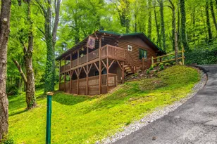 154 Cedarwood Dr, Waynesville, NC 28785 - Photo 1