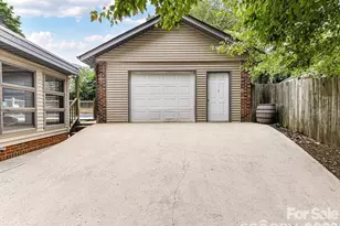 21021 Entrada Dr, Cornelius, NC 28031 - Photo 23