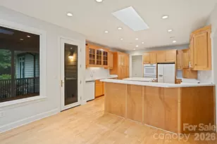 132 Berry Creek Dr, Flat Rock, NC 28731 - Photo 11