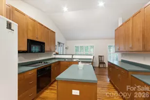 108 BridgetteÂ loop Rd, Hendersonville, NC 28791 - Photo 3