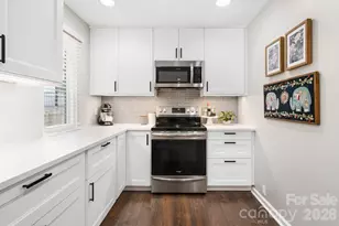 8700 Lorraine Dr, Charlotte, NC 28270 - Photo 9