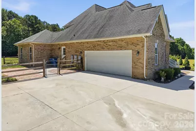 1434 Steeplechase Drive, Mount Pleasant, NC 28124 - Photo 5