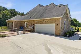 1434 Steeplechase Dr, Mount Pleasant, NC 28124 - Photo 5