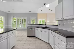 5217 Fairvista Dr, Charlotte, NC 28269 - Photo 15