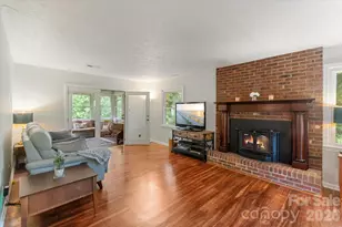 132 E Whisperwood Cir, Hendersonville, NC 28791 - Photo 9