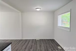 9209 Edgevale Dr, Charlotte, NC 28216 - Photo 9