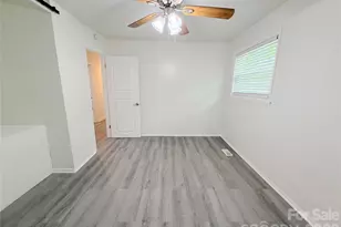 9209 Edgevale Dr, Charlotte, NC 28216 - Photo 27