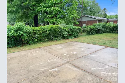 9209 Edgevale Drive, Charlotte, NC 28216 - Photo 29
