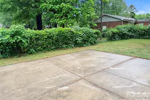 9209 Edgevale Dr, Charlotte, NC 28216 - Photo 29