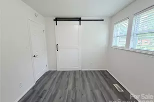 9209 Edgevale Dr, Charlotte, NC 28216 - Photo 17