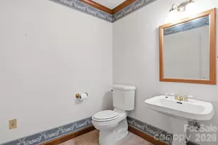 4804 Elmhurst Dr NE, Hickory, NC 28601 - Photo 9