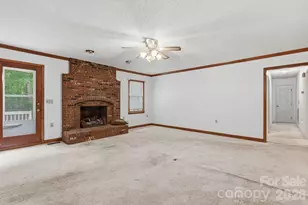 4804 Elmhurst Dr NE, Hickory, NC 28601 - Photo 5