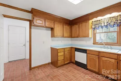 4804 Elmhurst Drive NE, Hickory, NC 28601 - Photo 13