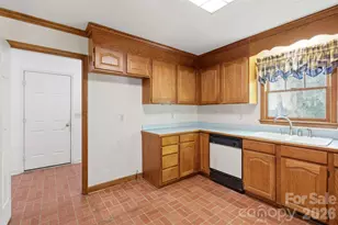 4804 Elmhurst Dr NE, Hickory, NC 28601 - Photo 13