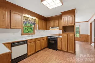 4804 Elmhurst Dr NE, Hickory, NC 28601 - Photo 15