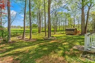 1548 Castell Ln, Hickory, NC 28601 - Photo 27