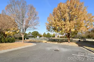 8643 Beaver Creek Dr, Charlotte, NC 28269 - Photo 9