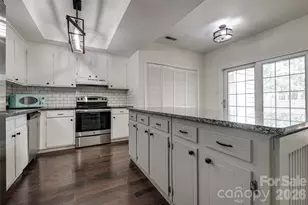 9235 N Vicksburg Park Ct, Charlotte, NC 28210 - Photo 15