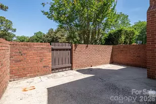 9235 N Vicksburg Park Ct, Charlotte, NC 28210 - Photo 31