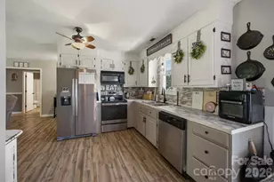 1404 Castle Ct, Lenoir, NC 28645 - Photo 15