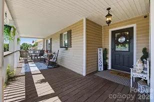 1404 Castle Ct, Lenoir, NC 28645 - Photo 7