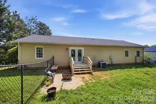 1404 Castle Ct, Lenoir, NC 28645 - Photo 5