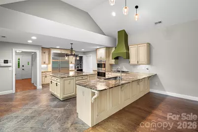 2000 Davis Mountain Road, Hendersonville, NC 28739 - Photo 15
