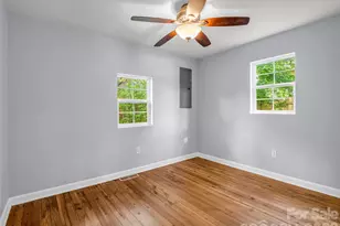 1916 Old Spartanburg Rd, Hendersonville, NC 28792 - Photo 23