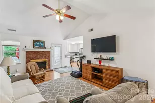 13221 Crooked Pine Ct, Charlotte, NC 28215 - Photo 3