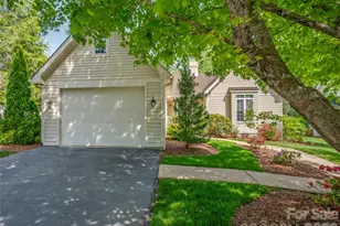 90 Dunroy Dr, Hendersonville, NC 28739 - Photo 3