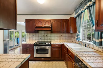 2928 Windsor Road, Winston Salem, NC 27104 - Photo 9