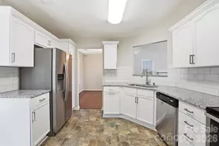 13919 Ballyshannon Ln, Charlotte, NC 28278 - Photo 11