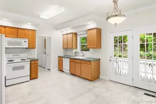 1 Hedgerose Ct, Asheville, NC 28805 - Photo 7