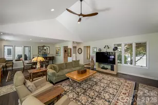 258 Dalhousie Ct, Flat Rock, NC 28731 - Photo 15