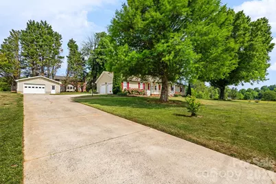 1137 Hibriten Drive SE, Lenoir, NC 28645 - Photo 3
