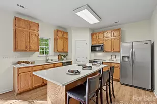9132 Royal Highlands Ct, Charlotte, NC 28277 - Photo 5
